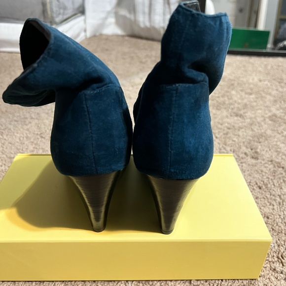 Favist Bootie by Guess - Picture 3 of 4